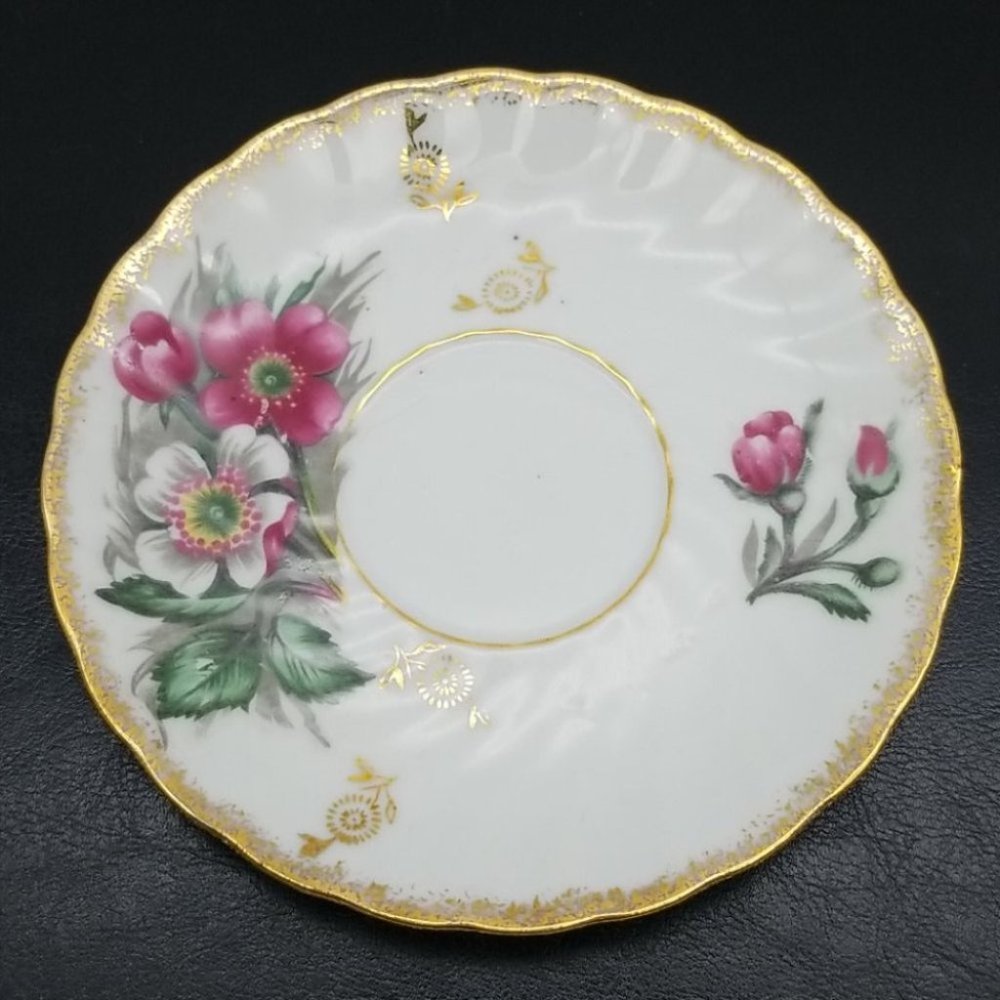 Tea cup and saucer - Picture 2 of 8